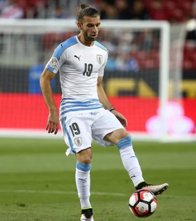 Gastón Silva, cerca de llegar al Tomba.