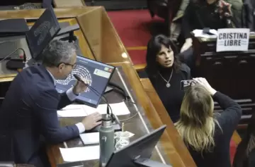 La jura de un diputado de izquierda desató un escándalo en el Congreso