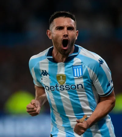 Adrián Maravilla Martínez marcó dos goles pero luego se iría expulsado