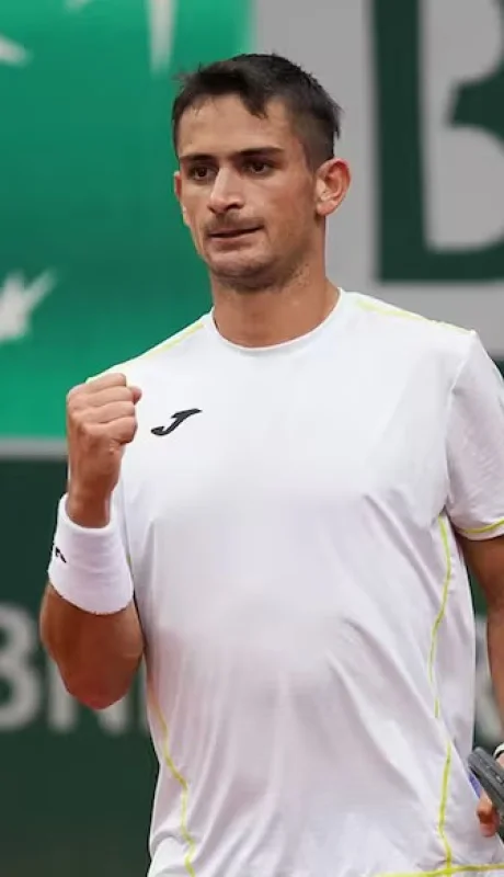 Mariano Navone afuera de Wimbledon