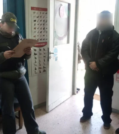 Momento en el que personal de la Gendarmería Nacional Argentina completaba el allanamiento a dos veterinarias donde habían medicamentos para personas.