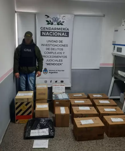 Parte del secuestro realizado por efectivos de Gendarmería en veterinarias de Mendoza.