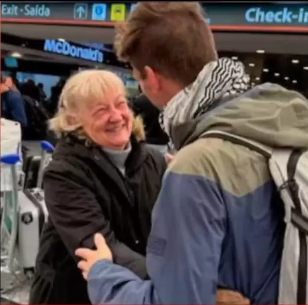 El momento en que Andrés de Nastchokine llegó al país con su esposa y pequeños hijos.