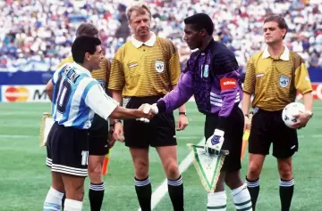 Peter Rufai: la muerte del último arquero que Maradona enfrentó con la Selección Argentina