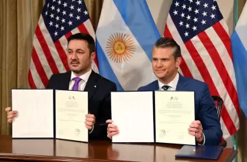 Petri firmó un acuerdo con el jefe del Pentágono para modernizar las Fuerzas