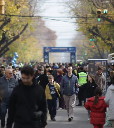 La calle Sarmiento se transforma en peatonal con mucha gastronomía
