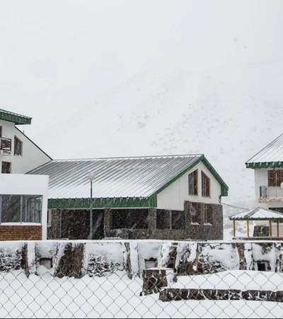 Postal de otros inviernos: un Penitentes a full.