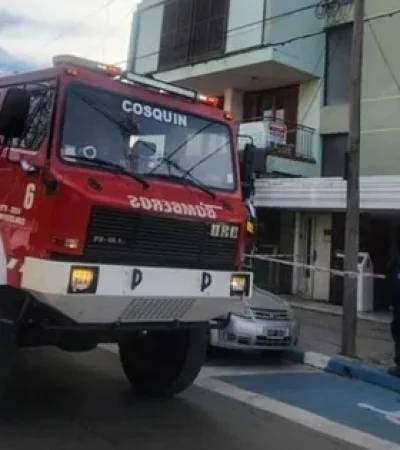 Intervinieron miembros del cuerpo de Bomberos de Cosquín. (Foto: gentileza NA / Redes)