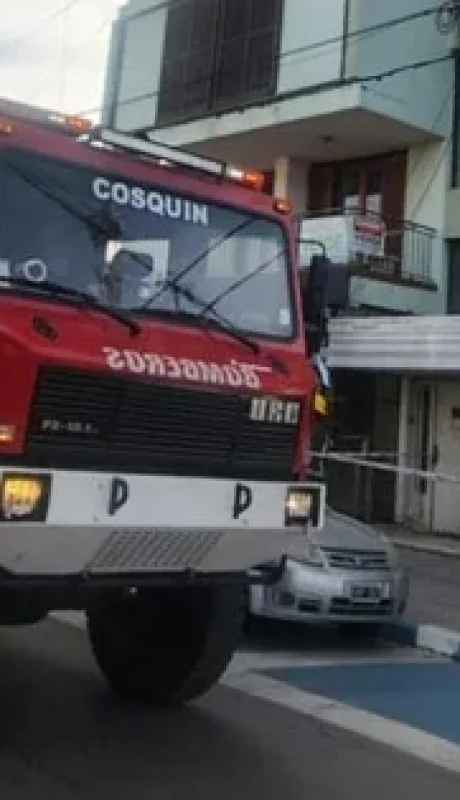 Intervinieron miembros del cuerpo de Bomberos de Cosquín. (Foto: gentileza NA / Redes)