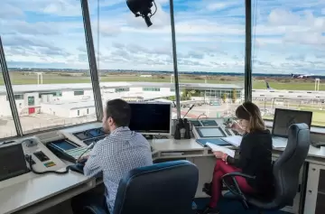Atención, pasajeros: controladores aéreos levantaron el paro de este jueves