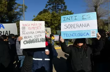 Movilización de los trabajadores del INTI contra el decreto que elimina su autonomía