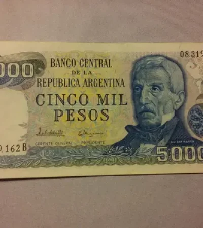 El billete de 5.000 pesos ley 18.188, aparecido en 1976.