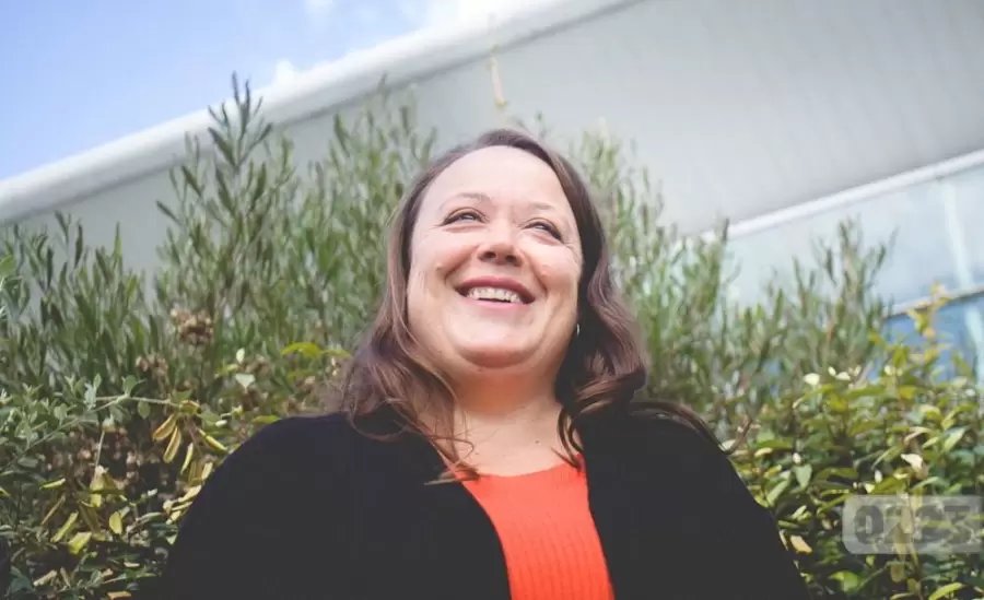 Adriana feliz, por el hallazgo de su hermano.