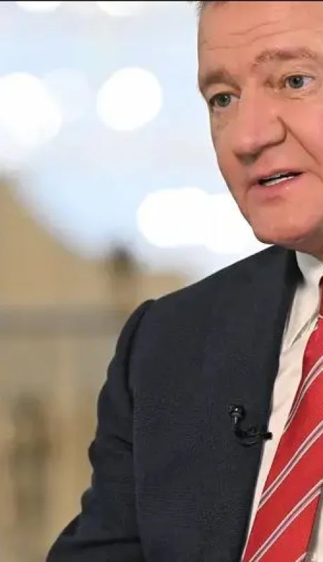 El difunto funcionario estaba bajo investigación por fraude y malversación de fondos.