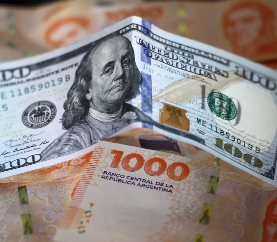 El dólar marcó un nuevo récord este lunes.