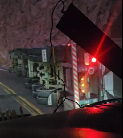 Paso Cristo Redentor habilitado tras vuelco de camión en zona de Cortaderas.