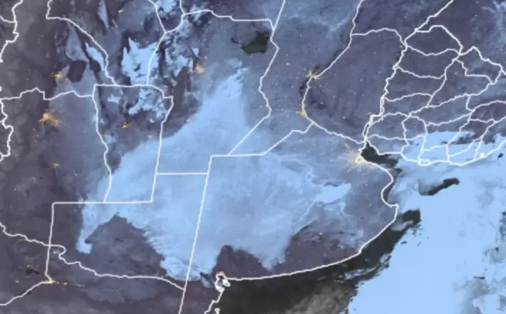 Imagen de satélite en donde se detecta la densa niebla afectando el centro del país en la madrugada del martes 8.