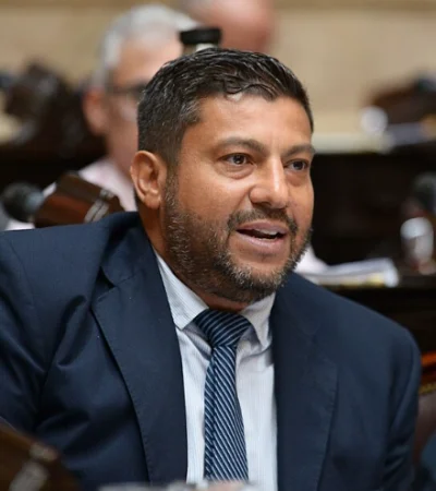 Gabriel Chumpitaz, actual diputado por Santa Fe, creó un avatar digital que tomará decisiones, atenderá a los ciudadanos y trabajará sin descansos.