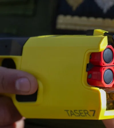 Modelo de una pistola Taser adquirida por el Gobierno de Mendoza a inicios de junio de 2025.