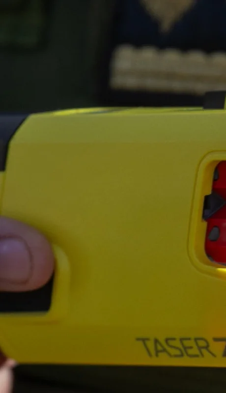 Modelo de una pistola Taser adquirida por el Gobierno de Mendoza a inicios de junio de 2025.