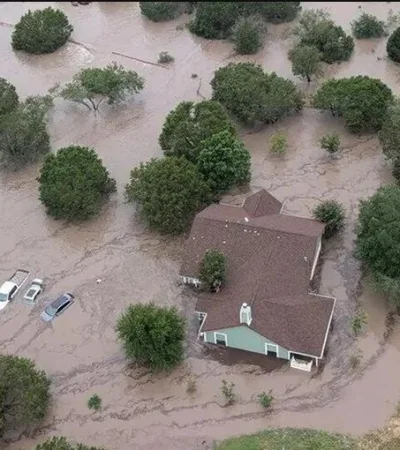 El paso de las aguas sigue arrojando más víctimas fatales y muchos sin paradero.