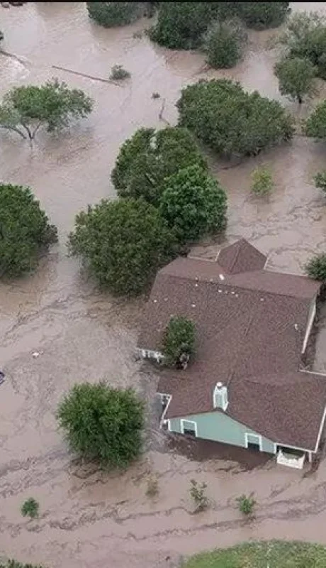 El paso de las aguas sigue arrojando más víctimas fatales y muchos sin paradero.