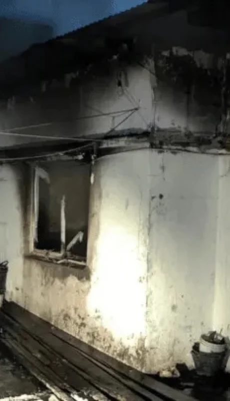 El incendio ocurrió en esta vivienda de La Plata (Foto: gentileza Crónica / LaBuenaInfo).