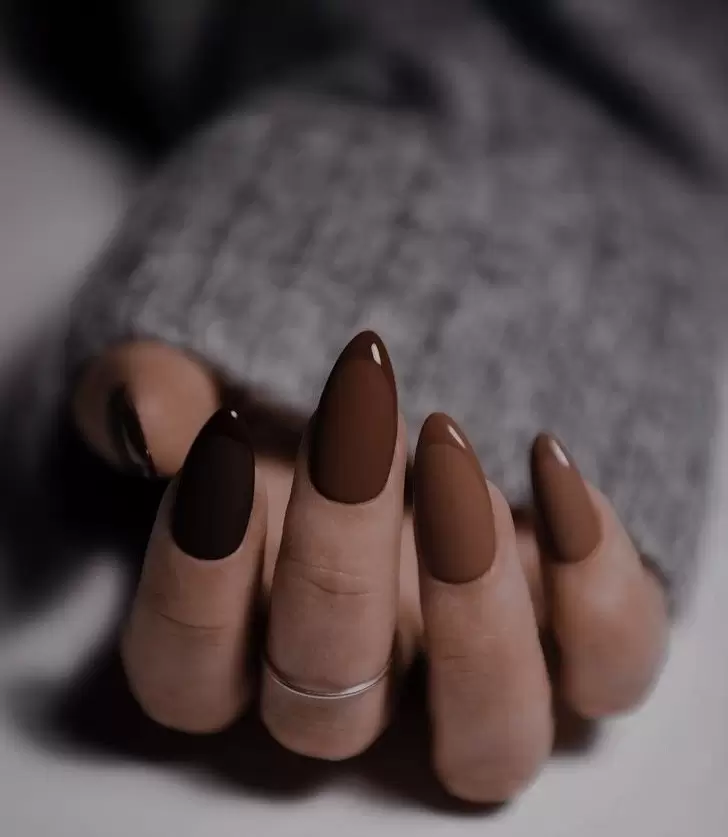 Uñas Mocha Mousse