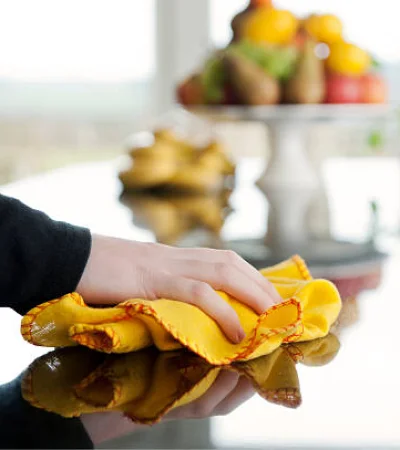 Muebles relucientes.