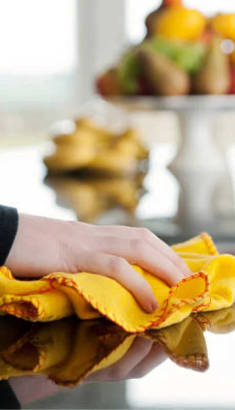 Muebles relucientes.