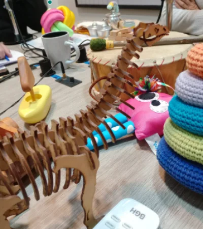 Wipalalá es la marca de juguetes abiertos que una psicóloga comenzó a fabricar en Mendoza desde 2017.