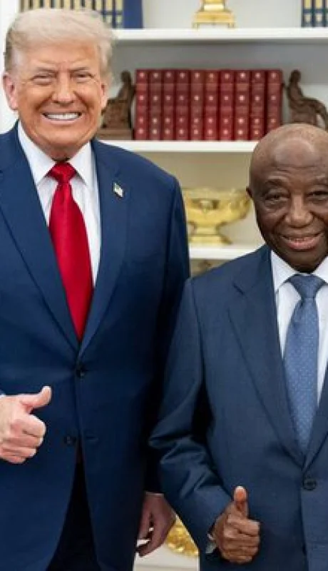 Trump felicitó al mandatario africano por su excelente inglés y le hizo una desconcertante pregunta.