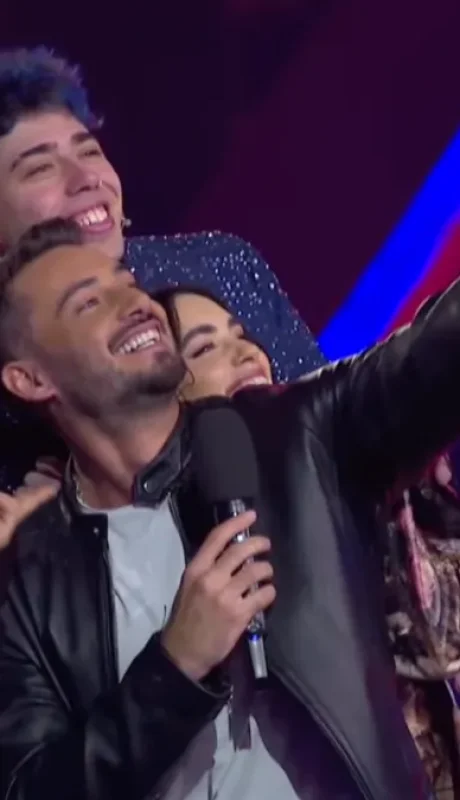 De domingo a jueves, cantamos. Viernes y sábado, descansamos.