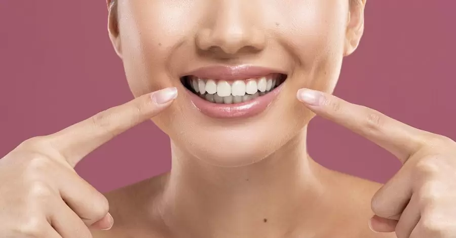 Diluido en agua, el limón es otro de los que ayudan en la salud bucal.