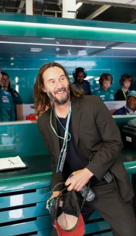 Keanu Reeves en los boxes del último gran premio