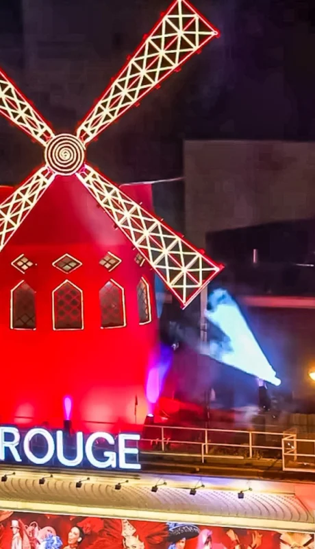 Resplandor en Montmartre: un ícono parisino volvió a la vida