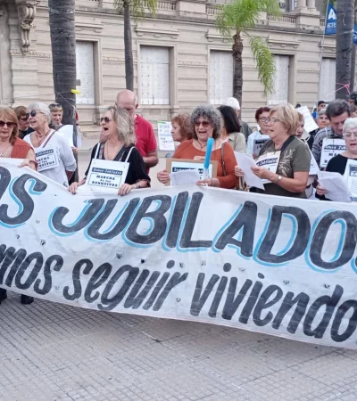 Todas las semanas continúan las marchas de los jubilados.