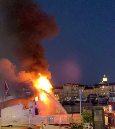 El Sea Lady II, propiedad del empresario mendocino José Luis Manzano, se incendió en el puerto de Saint-Tropez.