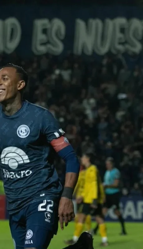 Sebastían Villa una de las grandes figuras de Independiente Rivadavia.