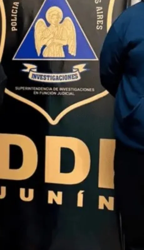 El acusado fue descubierto por las cámaras de seguridad/ Fuente: X