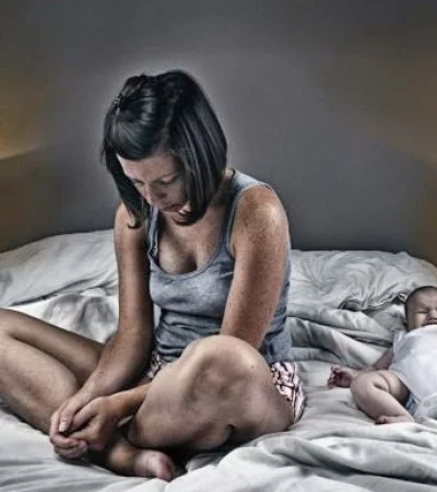 La agotadora tarea de la lactancia a demanda y el nuevo rol de la mujer como madre, hacen en muchos casos, que se sienta descolocada.