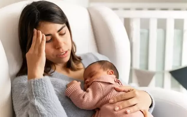 Este estado suele aparecer entre el segundo y el tercer día después del parto y puede durar hasta tres semanas.