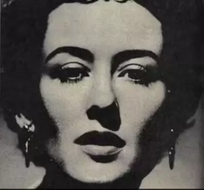 Modelo de Harrod's, modelo de Jean Cartier, responsable de mostrar vestidos diseñados para estrellas de Hollywood. Y también enfermera ficticia.