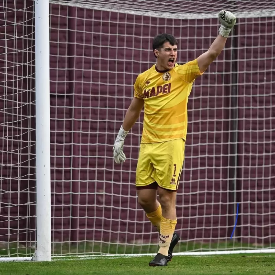 Nicolás Cláa llega como alternativa en el arco.