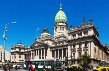 Consolidación del "espacio violeta" en el Congreso: ¿LLA tiene la cintura para sus reformas?