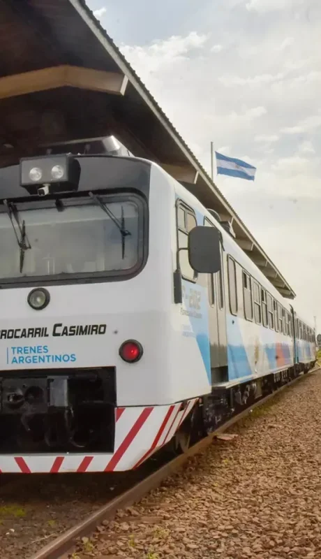 El servicio binacional traslada numerosos ciudadanos paraguayos y argentinos entre ambas naciones vecinas.