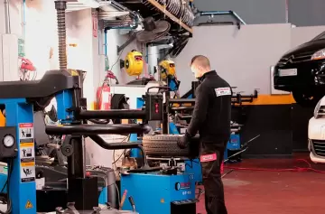 Famosa plataforma de e-commerce facilita la compra y colocación de neumáticos