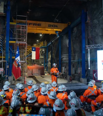 Gabriel Boric llamó a defender el cobre de Chile ante la embestida de Trump.