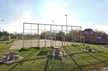 Violencia en Rosario: balearon a un hombre en una cancha provocándole la muerte