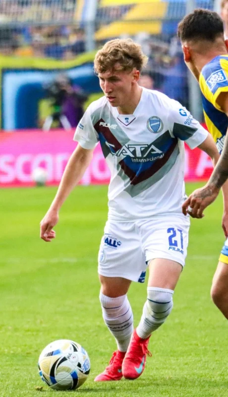 Santino Andino, protagonista de la novela del mercado de pases.